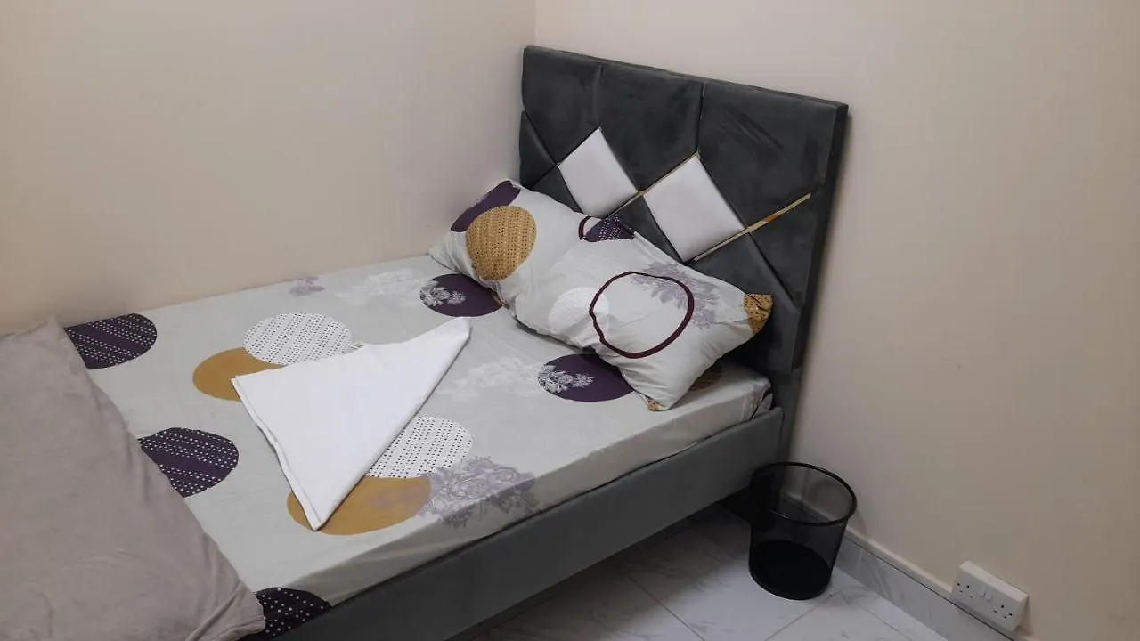 Homestay Kmb Double-Bed Room At Union Metro Dubai